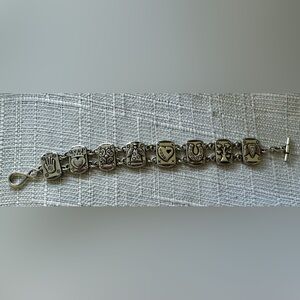 Bracelet silver tone in great used condition
